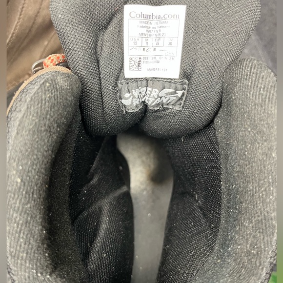 Columbia water resistant boots, 200 grams 12 - Picture 9 of 11